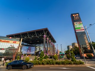 Final de săptămână plin de evenimente, la Iulius Mall: spectacolul „On Hold” se joacă în parc, la Dog Fest defilează prietenii patrupezi, iar Douglas propune sesiuni de skin care