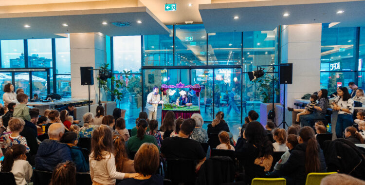 Teatrul de Păpuși revine în Iulius Mall: sâmbătă, marionetele aduc pe scenă „Punguța cu doi bani”. Participarea este gratuită