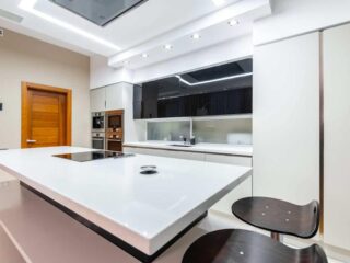 De ce o plită încorporabilă este esențială în designul unei bucătării open-space