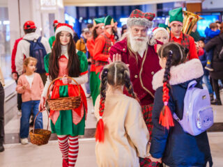 Weekend plin de magie în Iulius Mall Cluj: parada lui Moș Crăciun, elfi veseli și promoții personalizate