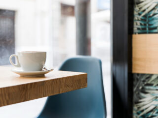 Belini demonstrează că mobilierul solid și scaunele nu trebuie să fie scumpe