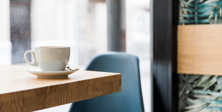 Belini demonstrează că mobilierul solid și scaunele nu trebuie să fie scumpe