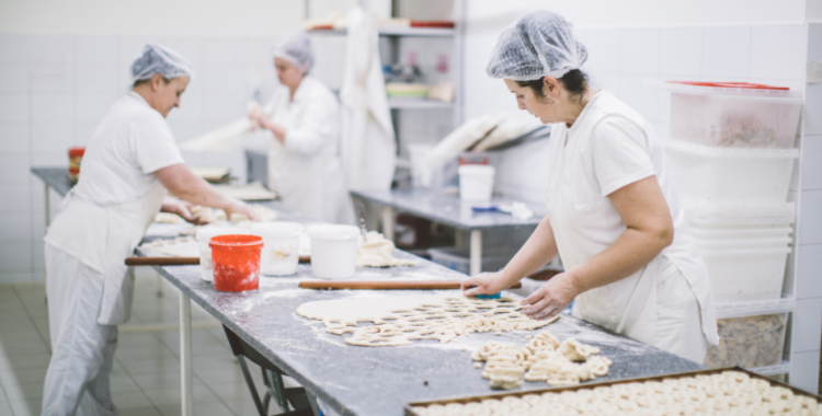 4 Motive pentru care mesele din inox sunt investiții ideale în HoReCa