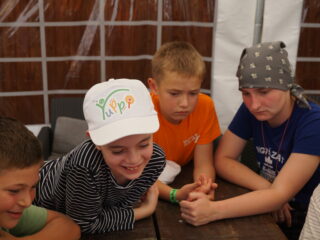 Gândurile unor copii bolnavi cronic, precum și ale părinților lor, pot fi ascultate într-o instalație audio în centrul Clujului