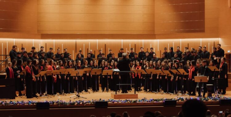 Concert extraordinar susţinut de Corul „Ave Musica” al Academiei Naţionale de Muzică „Gheorghe Dima”