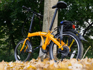 Bicicleta pliabilă, o soluție practică pentru oraș atunci când spațiul de depozitare este o problemă