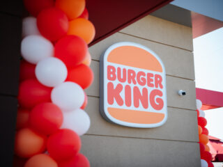 Burger King se deschide pe 23 octombrie în Iulius Mall Cluj. Primii 100 de clienți primesc un Whopper gratuit