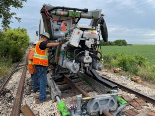 Căile ferate în 2025: rolul rail puller-ului în întreținerea rețelei