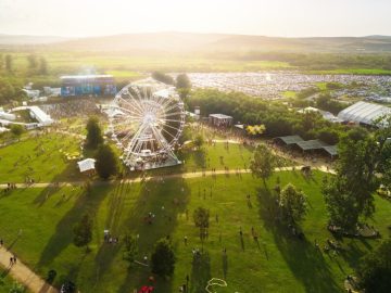 Cum să trăiești sustenabil experiența Electric Castle