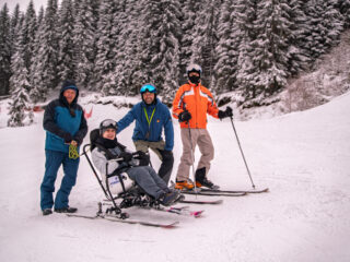 Mai multe companii clujene se unesc pentru o cauză nobilă: accesibilizarea sporturilor de iarnă pentru persoanele cu dizabilități