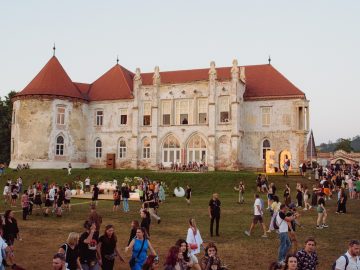 EC by day: Club de comedie și film, întâlniri cu personalități și zeci de activități pentru o zi de festival plină