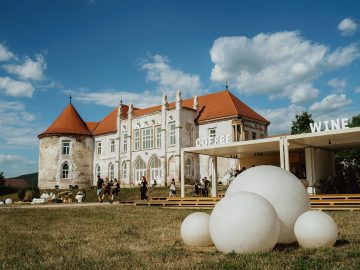 Cea mai așteptată ediție Electric Castle a început în forță! Editors și Moderat deschid, astăzi, scena principală