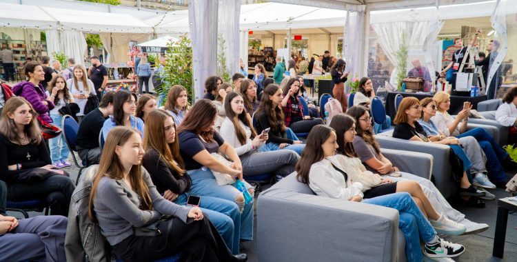 FICT 2025: Poveștile care ne țin treji. Întâlniri, discuții și cărți care construiesc viitorul
