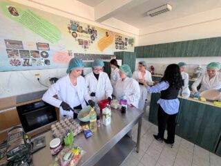 Risipa alimentară începe acasă. Ateliere despre reducerea risipei alimentare în școli și companii