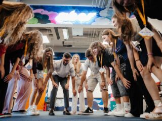 „Ora de Carieră” continuă în 2026: 150 de elevi de liceu din județul Cluj, sprijiniți să-și descopere parcursul profesional