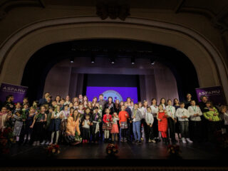 Copiii talentați din familii numeroase sunt invitați să se înscrie la Gala Națională a Copiilor Talentați din Familii Numeroase din România