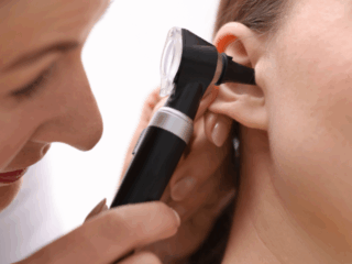 Igiena urechii – cum previi apariția dopului de ceară?