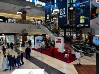 Vacanța de schi începe la Iulius Mall Cluj: experiențe la simulator și articole specializate pentru pârtie