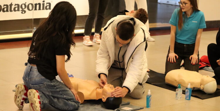 Învață cum poți acorda prim-ajutor copiilor, femeilor însărcinate și nu numai, în acest weekend, la Iulius Mall Cluj!