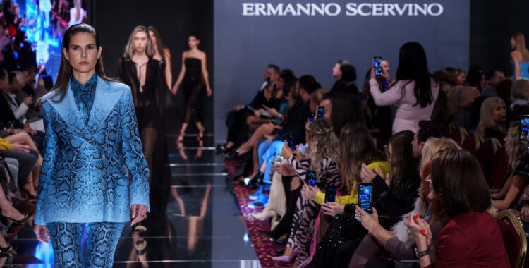 Cardinalia aduce la Iulius Mall Cluj un show inedit: 40 de medici, profesori, avocați și manageri vor urca pe catwalk