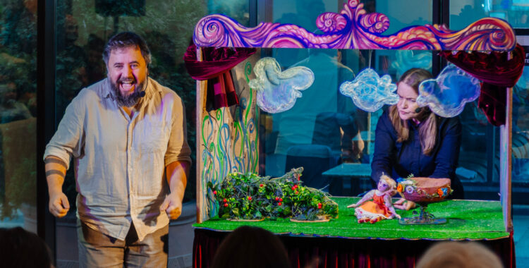 Teatrul de Păpuși aduce pe scena din Iulius Mall „Povestea omului de zăpadă”