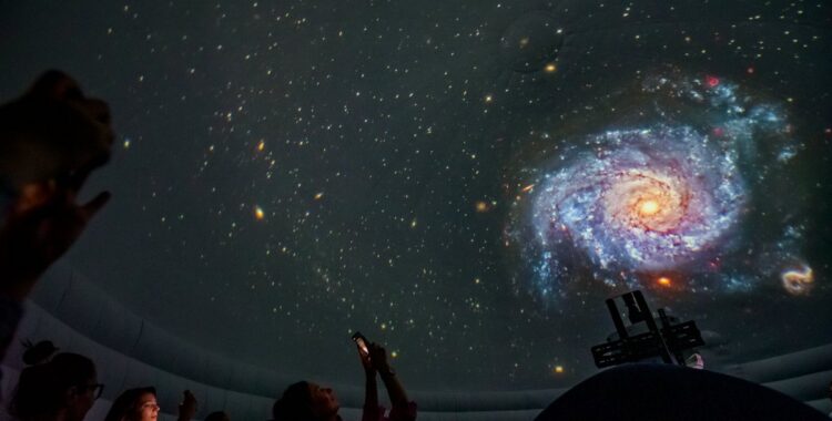 „Călătorii printre stele”, la Iulius Mall Cluj: Planetariul revine cu proiecții speciale pentru întreaga familie