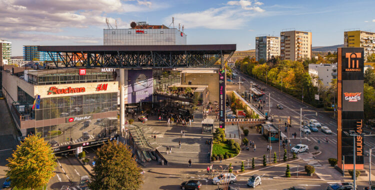 Învață cum să eviți accidentele și să fii responsabil la volan! Campania CARS ajunge la Iulius Mall Cluj în acest weekend