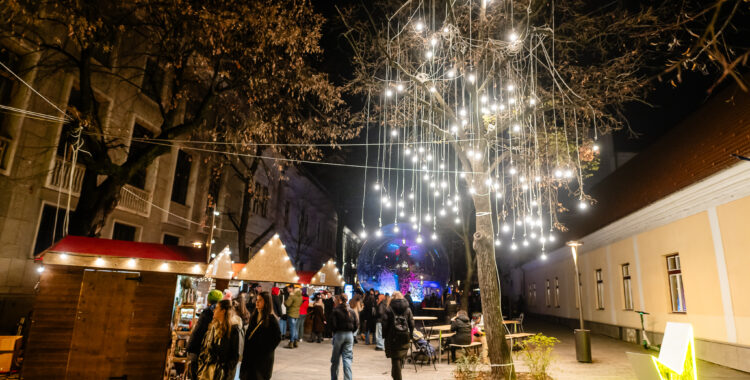 Lights On revine cu instalații îndrăgite, un altfel de târg de Crăciun și un autobuz plin de lumini