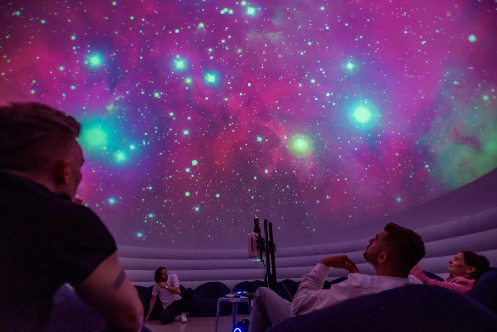 „Călătorii interstelare” și proiecții 360º – Planetariul te așteaptă la Iulius Mall până pe 31 august