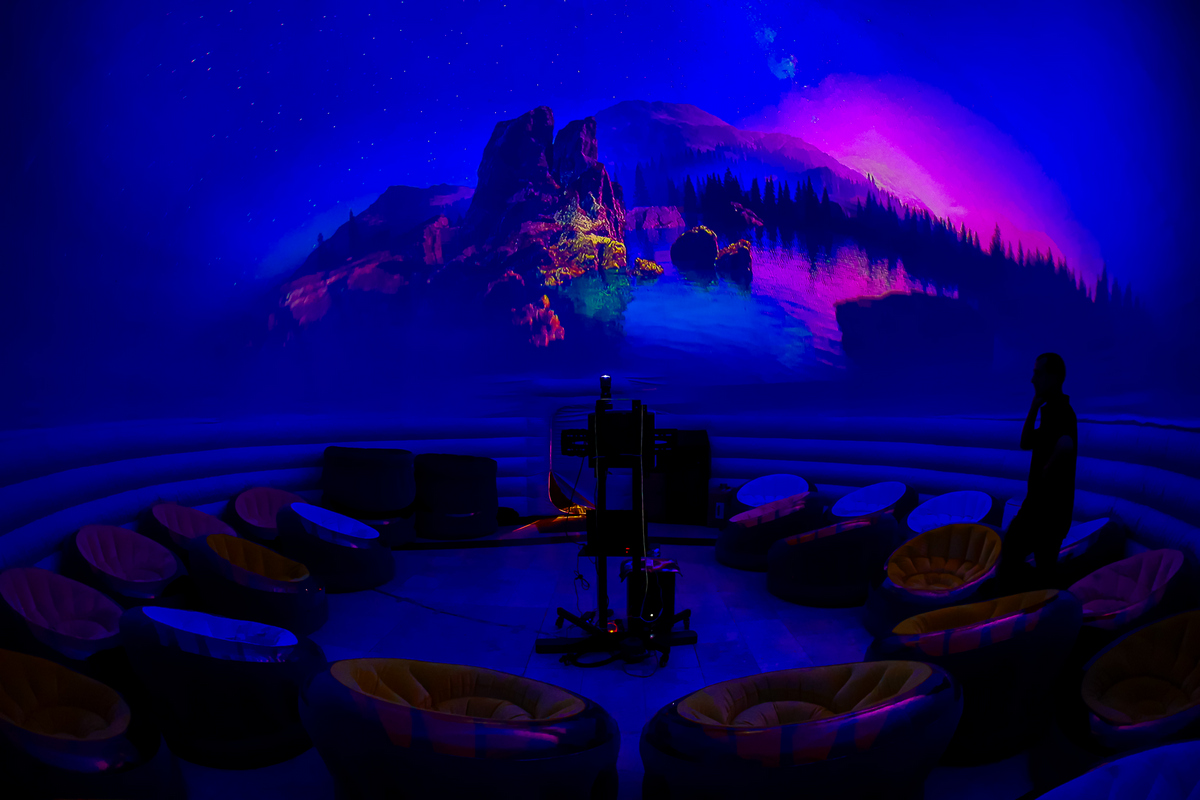 Planetariu cu proiecții 360 de grade - Iulius Mall Cluj 1