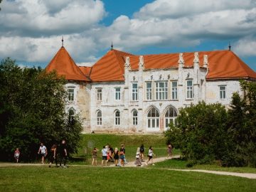 Electric Castle: Împreună renovăm castelul Bánffy, pet cu pet