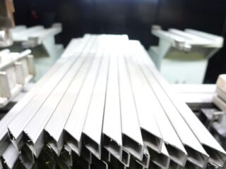 Siguranța în mediile industriale: rolul structurilor metalice bine realizate