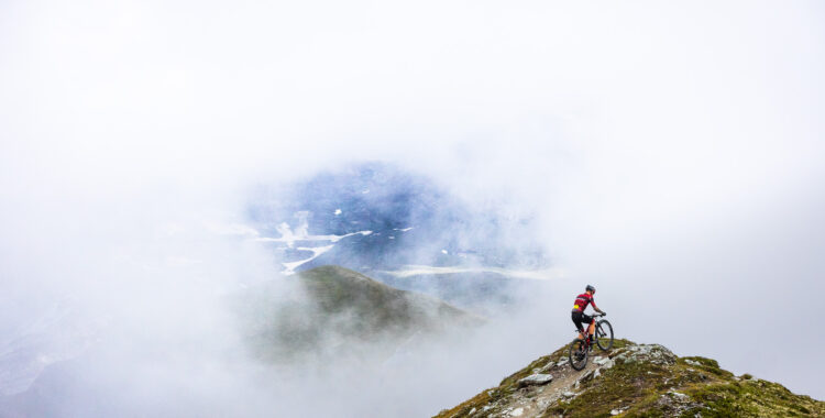 Ture lungi de munte: cum îți alegi bicicleta în funcție de relief și durată