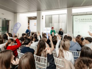 Caravana Rotary United Thinkers ajunge la Cluj-Napoca: un eveniment-experiență în care tinerii învață să își susțină ideile și să recunoască manipularea