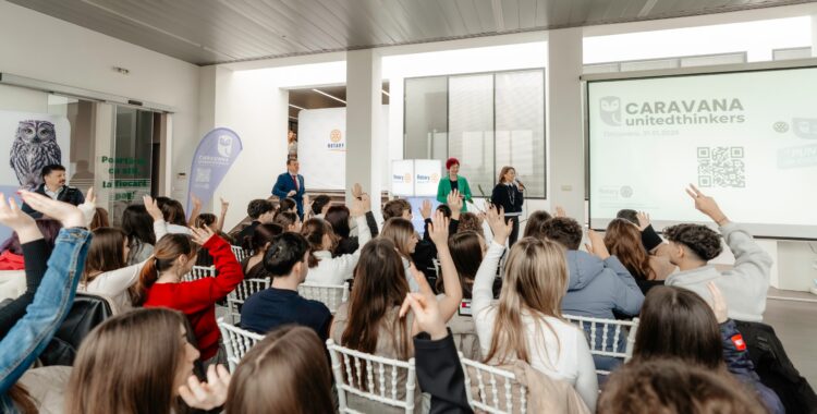 Caravana Rotary United Thinkers ajunge la Cluj-Napoca: un eveniment-experiență în care tinerii învață să își susțină ideile și să recunoască manipularea