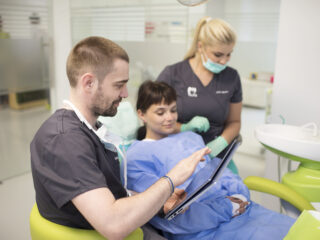 Ce caută clujenii atunci când aleg un dentist: prețul nu este singurul criteriu
