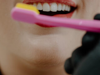 Cum arată o rutină corectă de igienă orală și de ce contează