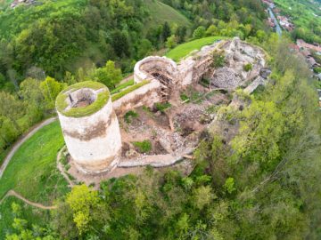 Trista și frumoasa poveste a cetăților-ruine de pe lângă Cluj