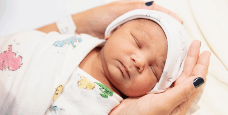 Primele luni cu bebelușul: descoperă produse de igienă pe care te poți baza