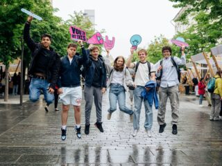 Com’ON Cluj-Napoca 2026 a dat startul: tinerii clujeni pot primi până la 5.000 de lei pentru a-și pune ideile în aplicare 