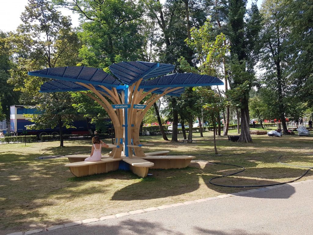 Copacii de încărcare din Cluj: loc smart de stat la soare