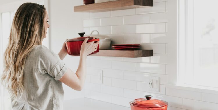 Cum îți îmbunătățești abilitățile de gătit acasă, chiar dacă ești începător