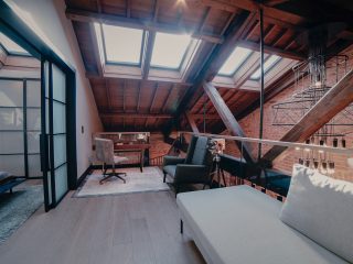 Ferestrele de mansardă puse incorect duc la probleme grave cu umiditatea și izolația – apelează la specialiștii Hornbach pentru montajul lor