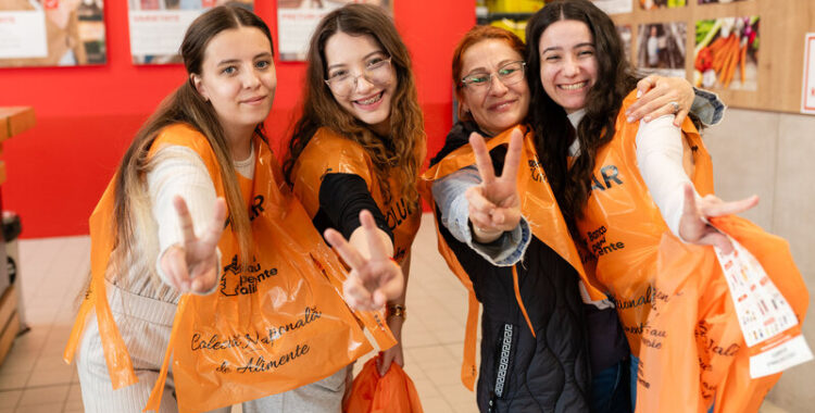 Fii vocea binelui în comunitate. Înscrie-te ca voluntar la Colecta de Crăciun 2025