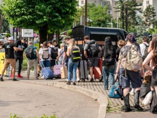 De la Iulius Mall Cluj, direct la Electric Castle: autobuzele circulă nonstop spre Bonțida