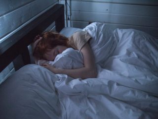 Somnul cu canulă traheală – sfaturi pentru nopți mai liniștite