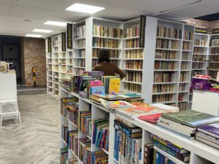 Anticariat și librărie sub același nume: Târgul Cărții deschide un nou magazin la Cluj