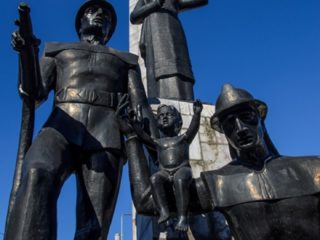 Un monument dedicat pompierilor