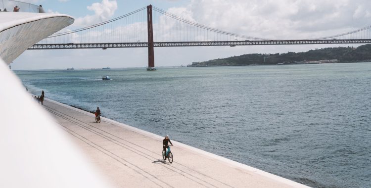 Cum alegi traseul potrivit pentru bicicleta electrică Trekking