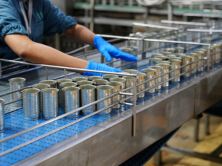 Cum influențează confecțiile metalice eficiența în industria alimentară